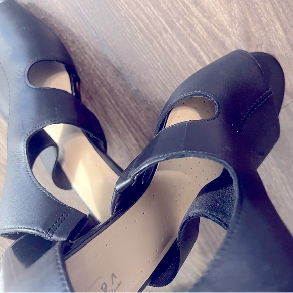 EUC Clarks Collection Leather Heeled Sandals Deva Heidi Black 8M worn twice only - Picture 7 of 11